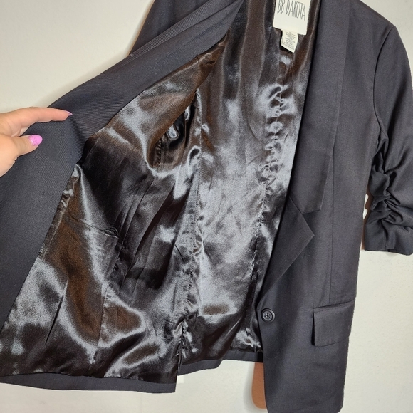 BB Dakota Black ruched 3/4 sleeve blazer. Women's size 2. Pockets - Picture 6 of 16